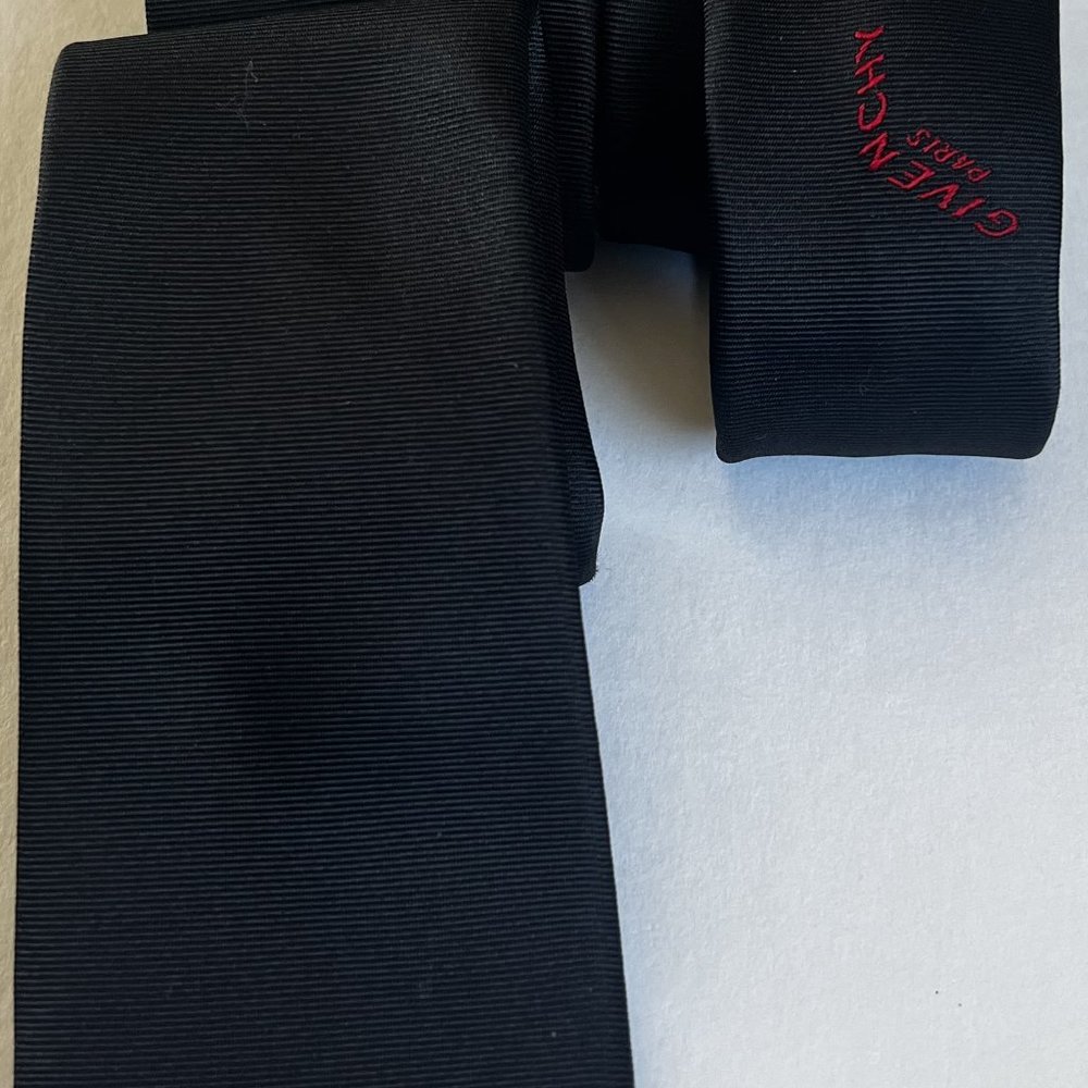 Authentic GIVENCHY Black Red LOGO Print 100% SILK SKINNY Neck Tie MADE ITALY